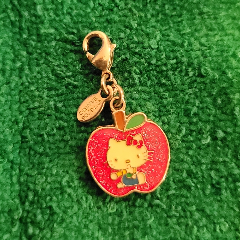 2 Hello Kitty Charms with lobster clasps - Picture 3 of 5